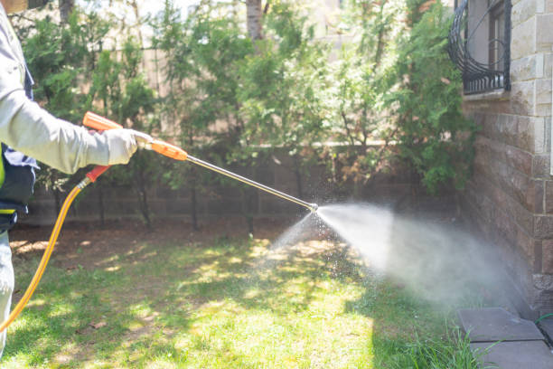Best Commercial Pest Control Services  in Waunakee, WI